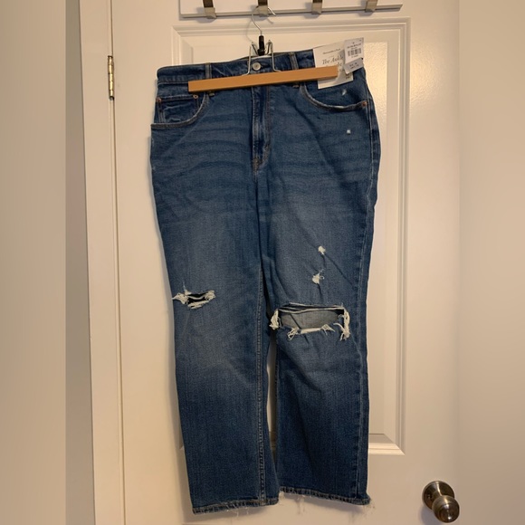 Abercrombie & Fitch Women's Ultra High Rise Ankle Straight Jean - Picture 4 of 7